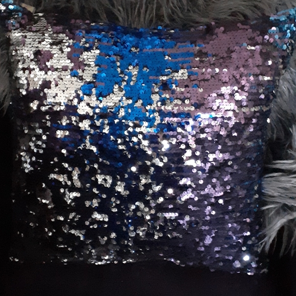 Sequin reverse pillow - Picture 3 of 5